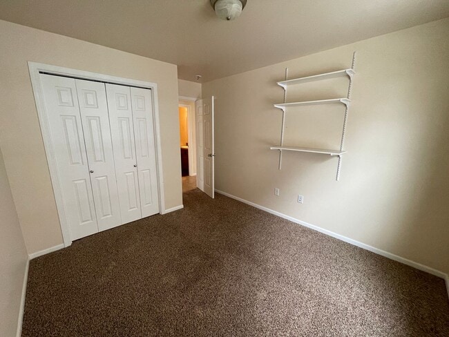Building Photo - Spacious 3 bed for rent!