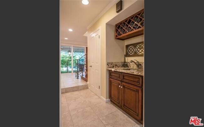 Building Photo - 11040 Salt Lake Ave