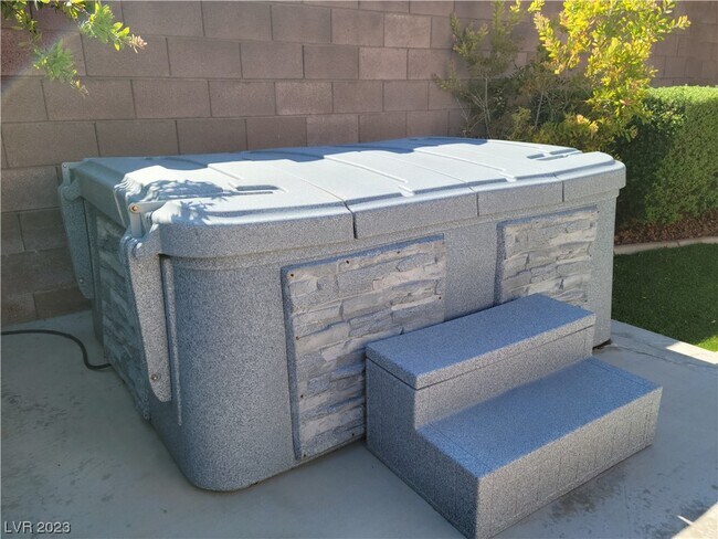 Building Photo - 1965 Digger Pine Dr