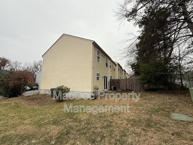 Building Photo - 4345 Normandy Ct