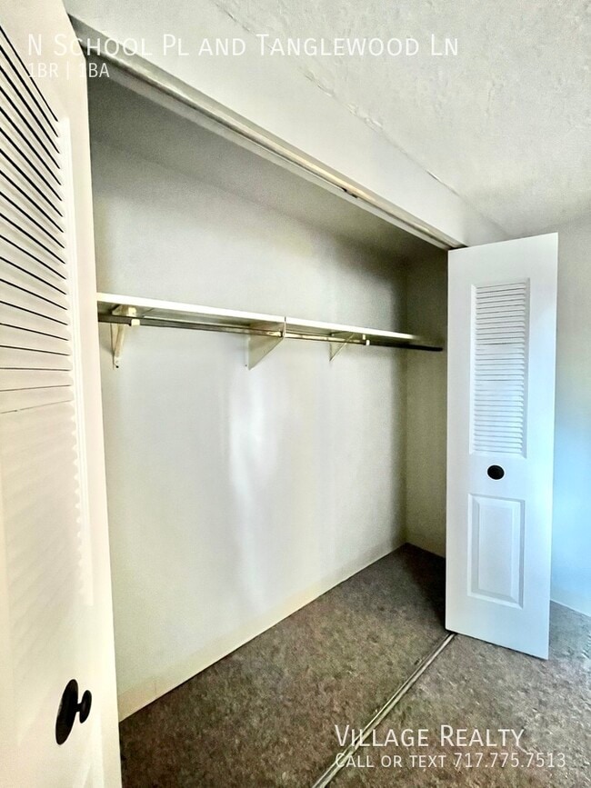 Building Photo - Few steps! Available NOW! Roomy 1-Bed with...