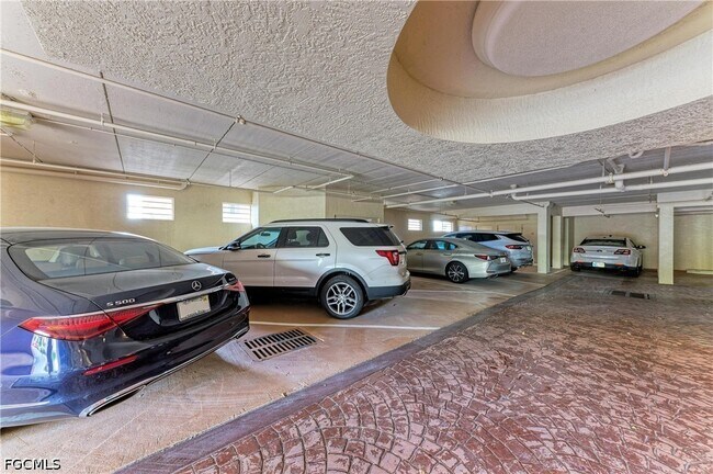 Building Photo - 14813 Laguna Dr