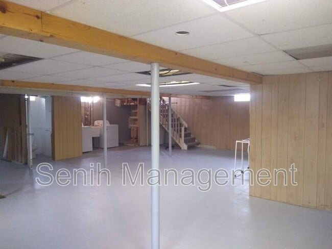 Building Photo - 8561 Lochdale St