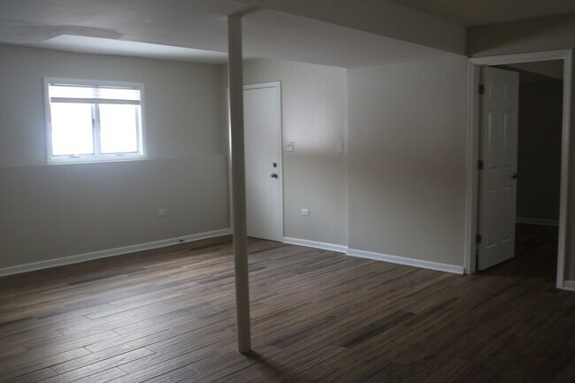 Building Photo - 5340 6th Ave