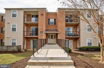 Building Photo - 18318 Streamside Dr