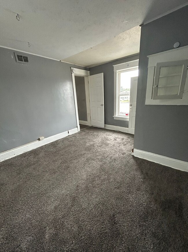 Building Photo - 2 bedroom 1 Bathroom House