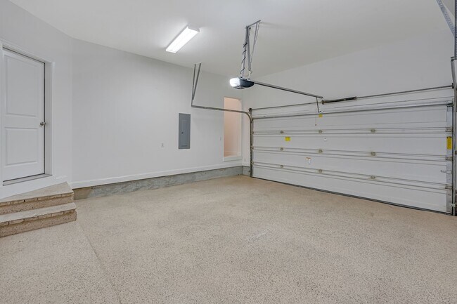 Building Photo - 2511 Sherwin St