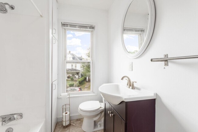 Building Photo - Perfect home in the heart of a great commu...