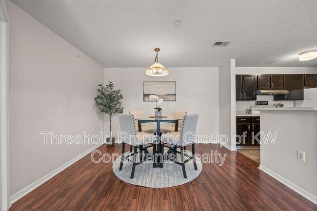 Building Photo - 6823 Meadow Creek Dr
