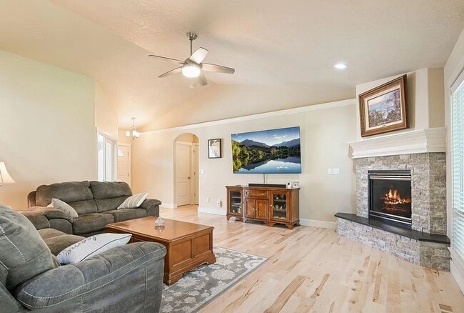 Building Photo - Beautiful 3 bed 2 bath home in Meridians Bridgetower community just off Ten Mile and W McMillan Rd