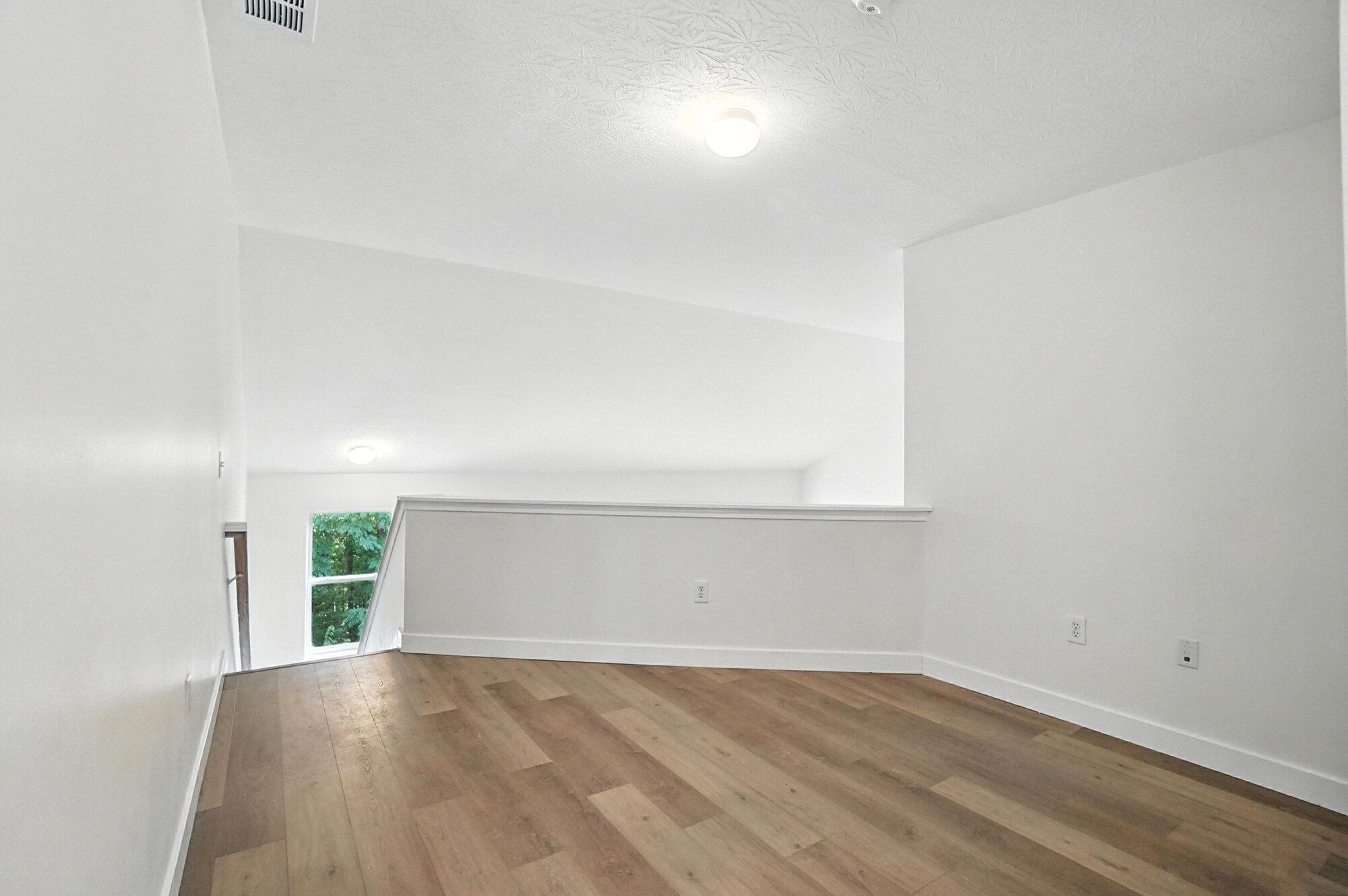 Building Photo - 2380 Oaktree Pl