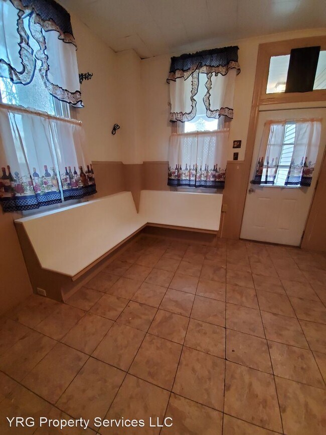 Building Photo - 3 br, 1 bath House - 14 N College Street