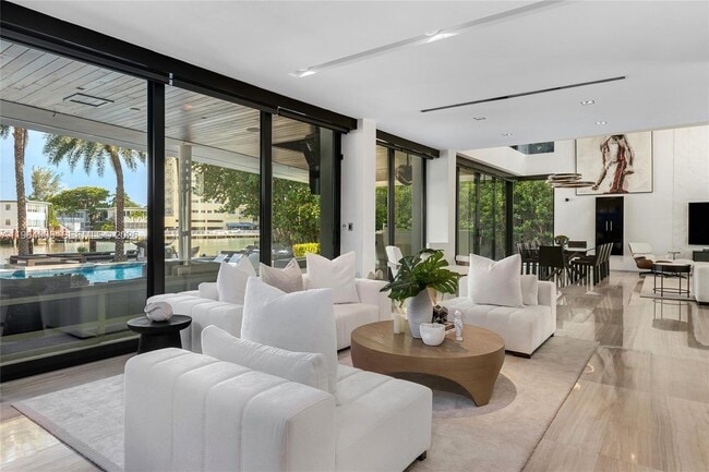 Building Photo - 528 Lakeview Ct