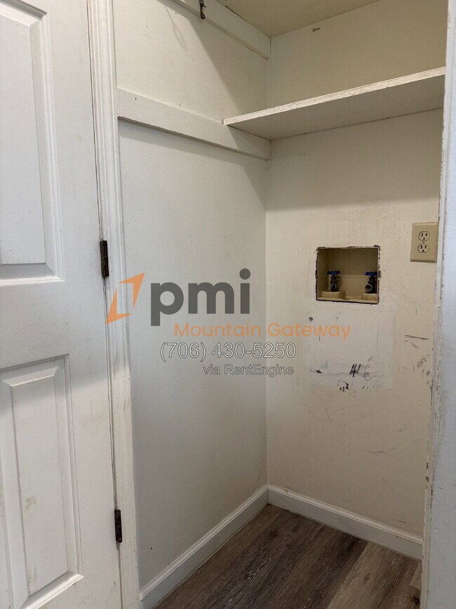 Building Photo - 82 Primrose Dr
