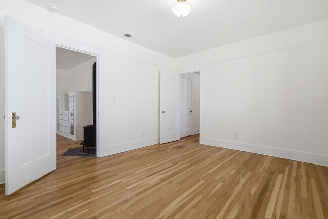 Building Photo - Remodeled Craftsman Single Family Home in Old Town Orange