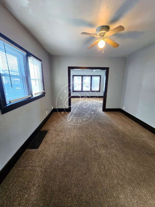 Building Photo - 1944 Crosswell Pl