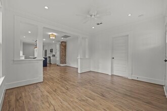 Building Photo - 724 E 21st St