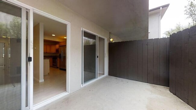 Building Photo - 503 Avenue G - C