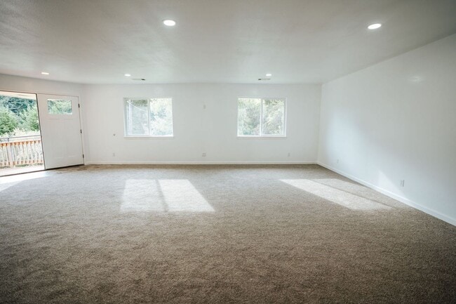 Building Photo - Spacious 4-Bedroom Home with Stunning Hilltop Views in Fortuna, CA