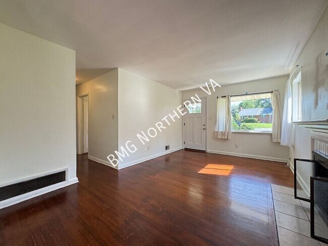 Building Photo - 7046 Lee Park Ct