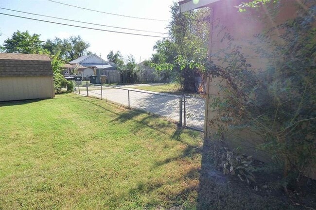 Building Photo - 3 Bed 2 Bath Home with 2 Car Garage