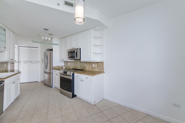 Building Photo - 848 Brickell Key Dr