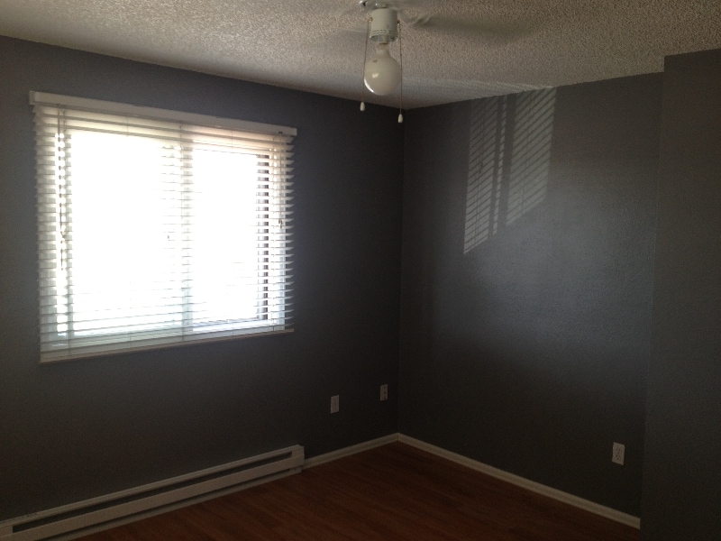 Building Photo - 2241 W Hillside Ave