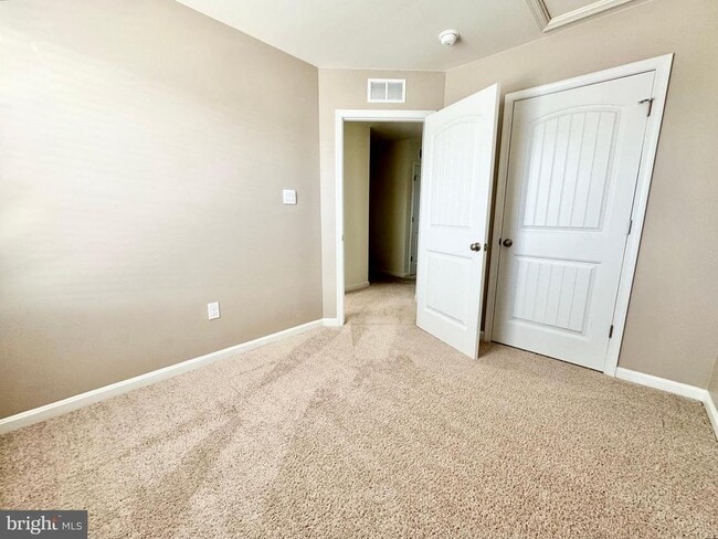 Building Photo - 405 Little Eden Wy