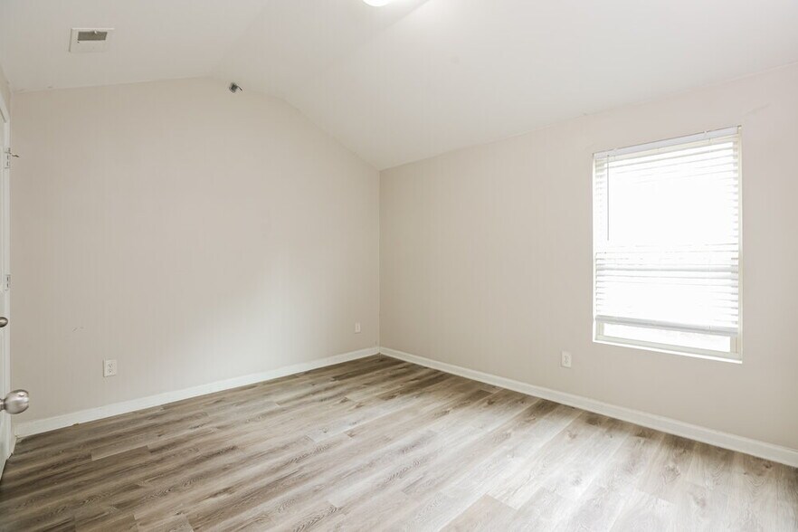 Building Photo - 5163 Rapahoe Trail