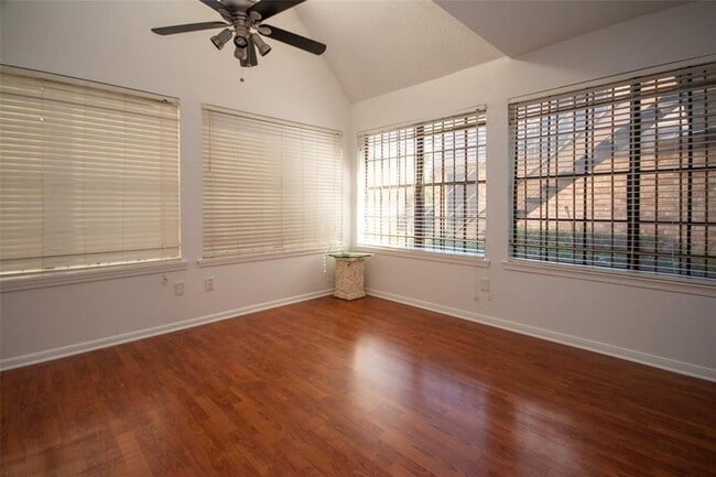 Building Photo - 2425 Holly Hall St