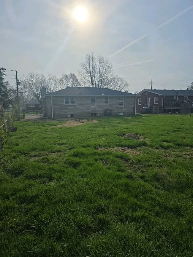 Building Photo - 7802 Columbine Dr