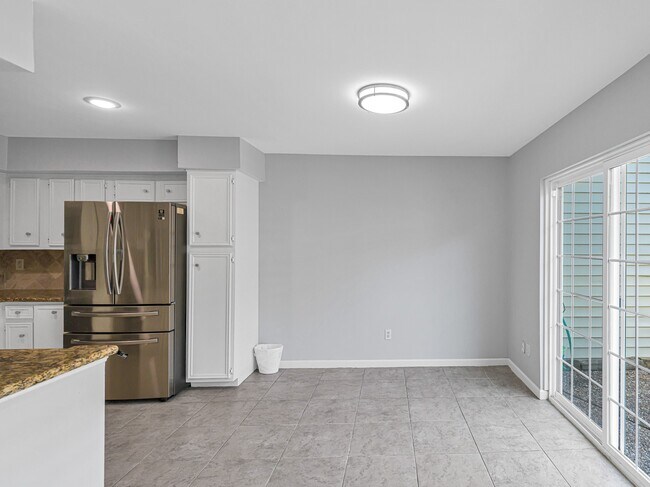 Building Photo - 2568 Bering Dr