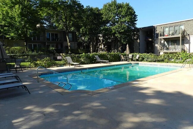 Building Photo - 5105 W 75th St