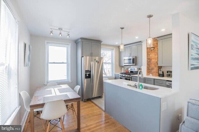 Building Photo - 501 S 26th St