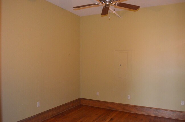 Building Photo - 919 A Aly