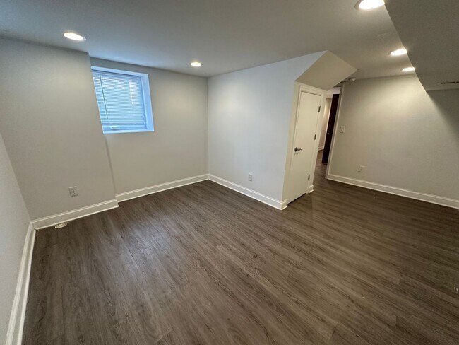 Building Photo - Neil Ave 2211-2213 TNR