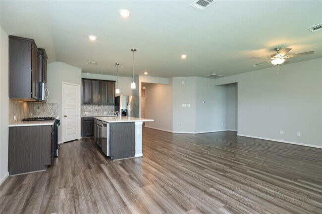 Building Photo - 2127 Cherryvale Dr