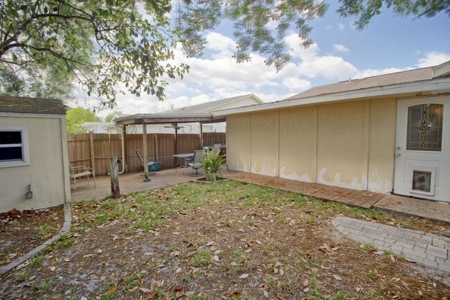 Building Photo - 743 Hummingbird Ln