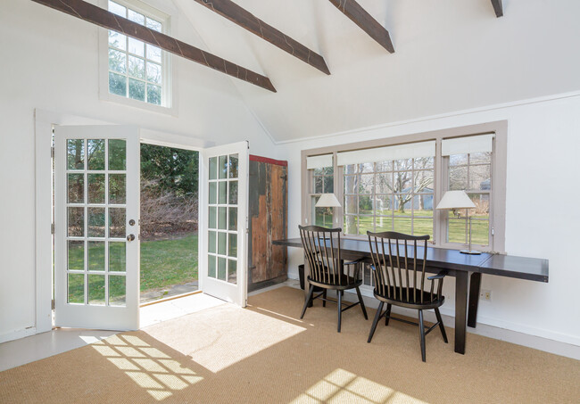 Building Photo - 134 Three Mile Harbor Rd