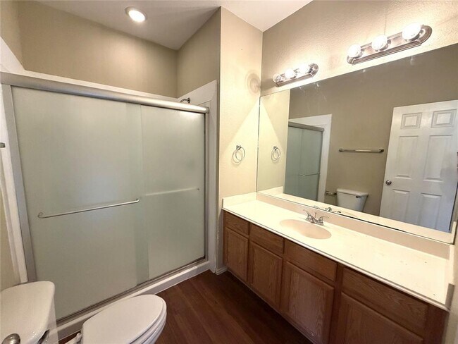 Building Photo - 1512 S Medina St