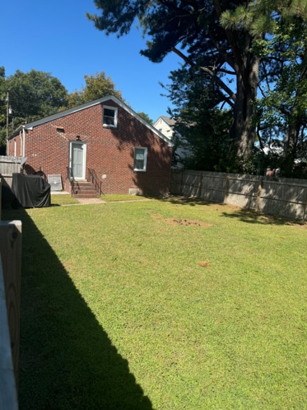 Building Photo - 247 Chautauqua Ave