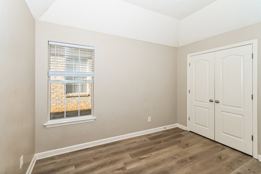 Building Photo - 7850 Fallstone Rd