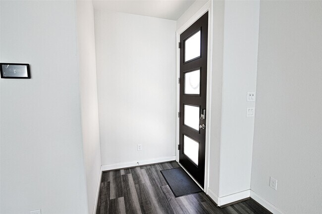 Building Photo - 10005 Brickhouse Dr