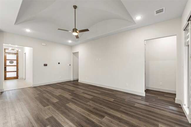 Building Photo - 2089 Abela Dr