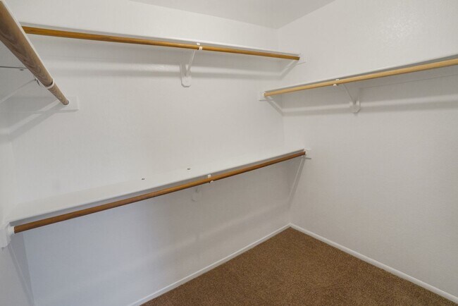 Building Photo - Southwest Area -3 bedroom, 2 bath Home wit...