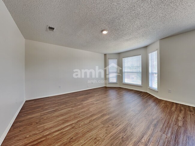 Building Photo - 3917 Periwinkle Dr