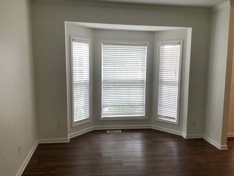 Building Photo - 2106 Forest Edge Dr