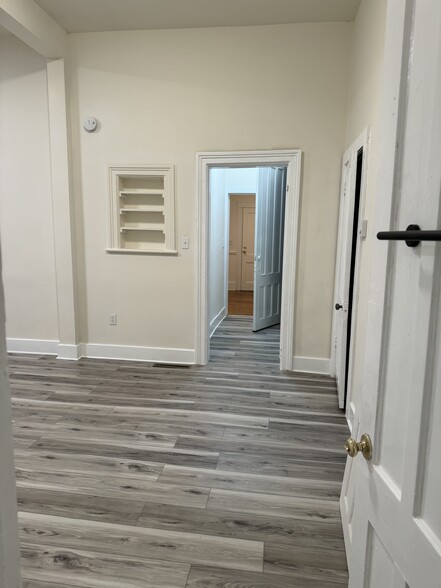 Master bedroom has laminate flooring and tons of space - 118 Philip St