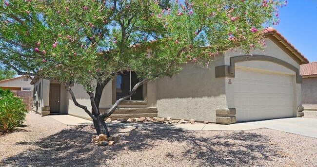Building Photo - Priced right in Dove Mountain. Fresh & cle...