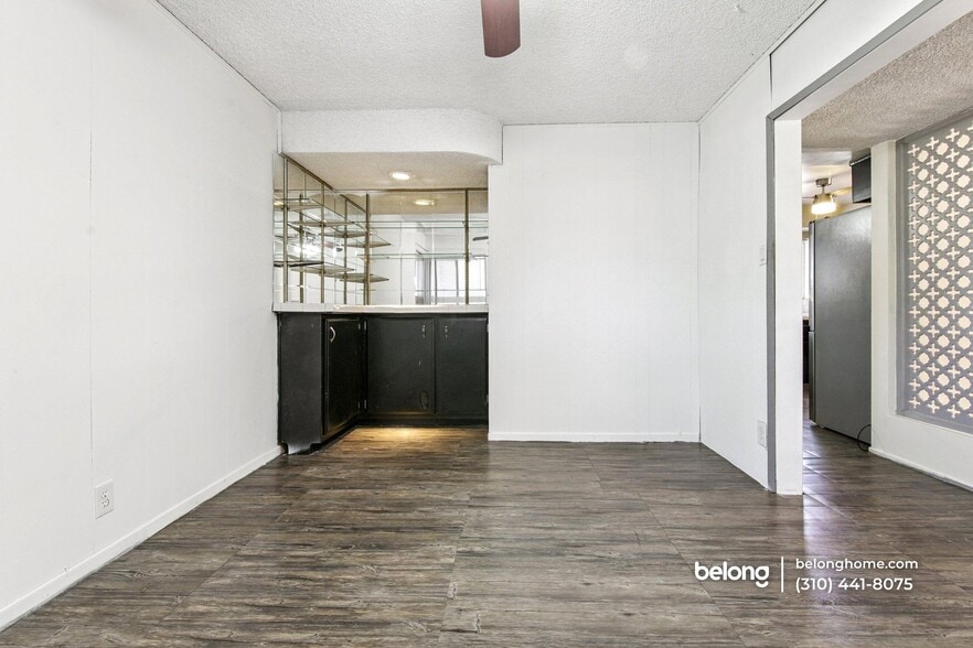 Building Photo - 6911 Bellaire Ave